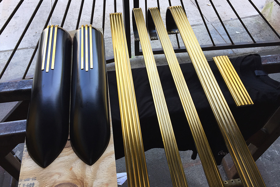 Gold lacquer tinting